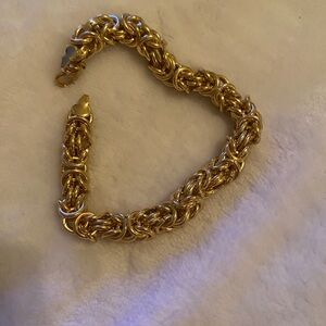 Elegant Gold Chain Bracelet